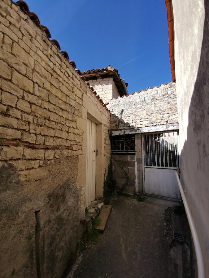La Maison De Thomas Saint-Amant-de-Boixe Eksteriør billede