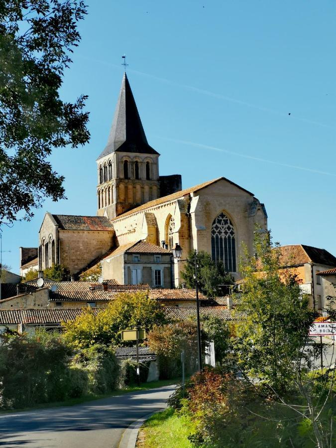 La Maison De Thomas Saint-Amant-de-Boixe Eksteriør billede