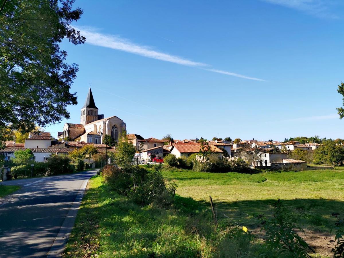La Maison De Thomas Saint-Amant-de-Boixe Eksteriør billede