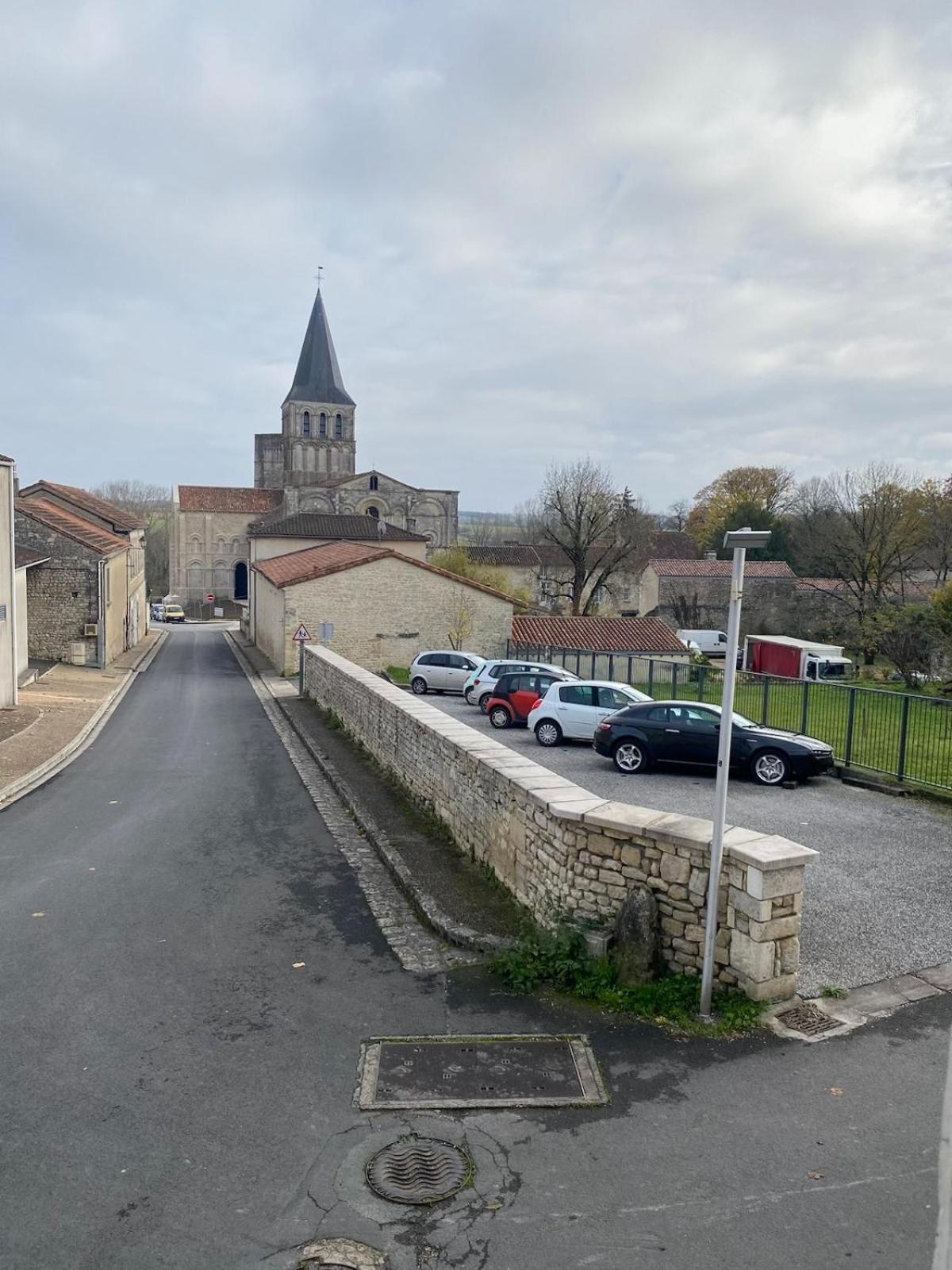 La Maison De Thomas Saint-Amant-de-Boixe Eksteriør billede
